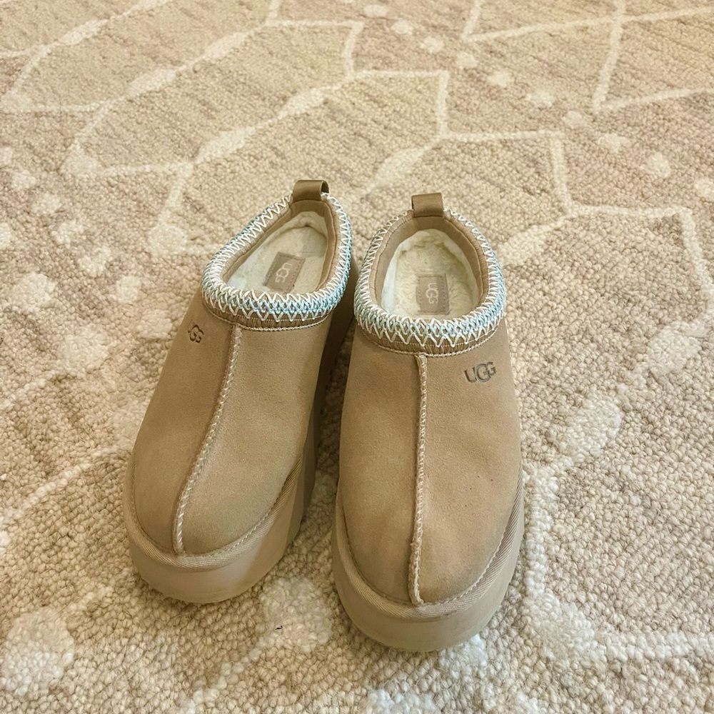 UGG Platform Tasman 8